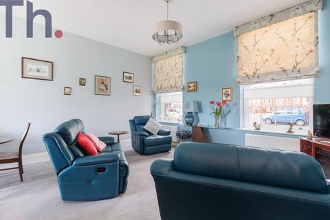 2 bedroom flat for sale, Hood Point, Newport PO30