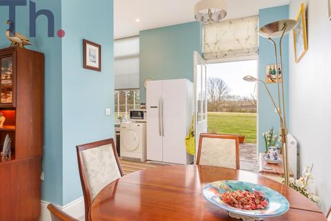 2 bedroom flat for sale, Hood Point, Newport PO30