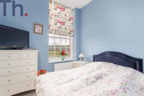 2 bedroom flat for sale, Hood Point, Newport PO30