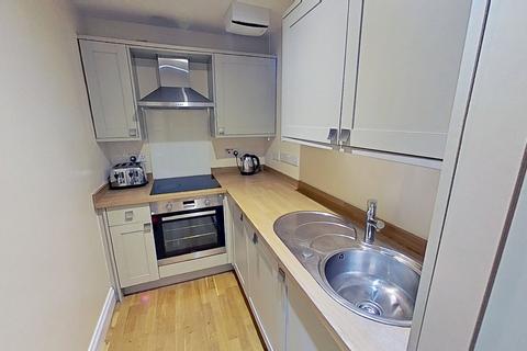 3 bedroom flat to rent, Caledonian Place, Edinburgh, EH11