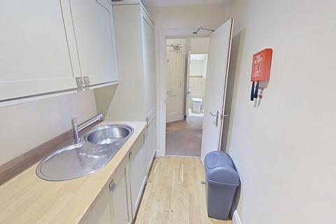 3 bedroom flat to rent, Caledonian Place, Edinburgh, EH11