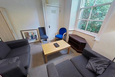 3 bedroom flat to rent, Caledonian Place, Edinburgh, EH11