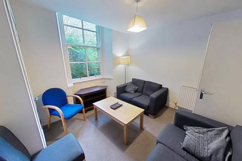 3 bedroom flat to rent, Caledonian Place, Edinburgh, EH11