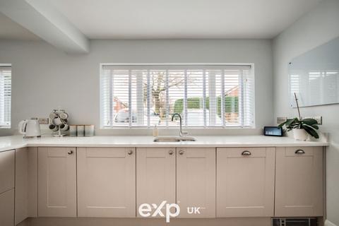 5 Glenwood Drive, Cheswick Green, Solihull, B90 4HJ