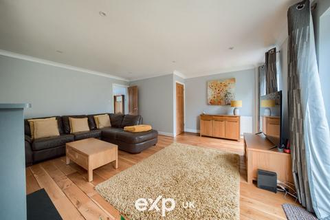 5 Glenwood Drive, Cheswick Green, Solihull, B90 4HJ