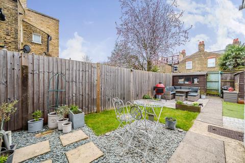 8a Ridley Road, London, SW19 1EU