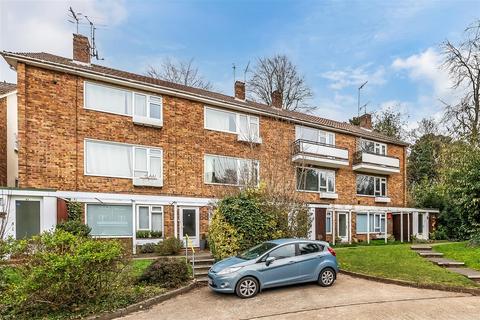 20 Linden Court, Leatherhead, KT22 7JG