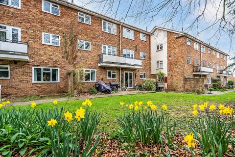 20 Linden Court, Leatherhead, KT22 7JG