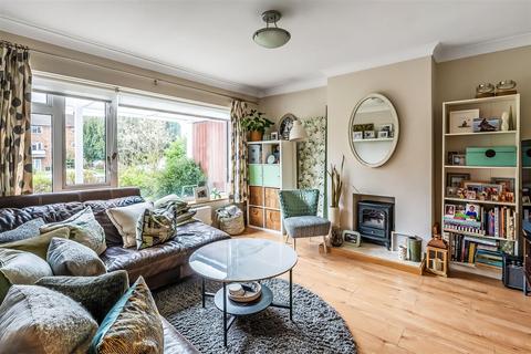20 Linden Court, Leatherhead, KT22 7JG