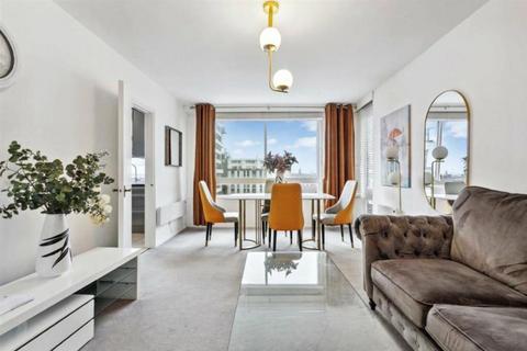 386 The Water Gardens, London, W2 2DL