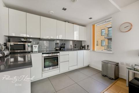 2 bedroom flat to rent, Yeo Street, LONDON