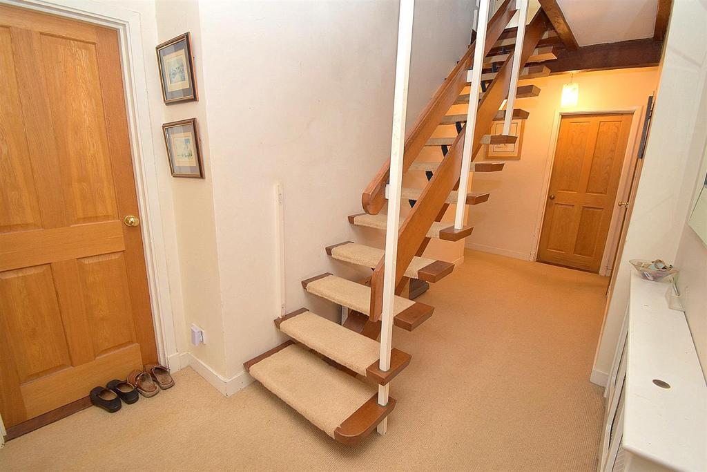 Entrance hall.jpg