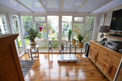 64 Castlefields, Leominster, HR6 8BG