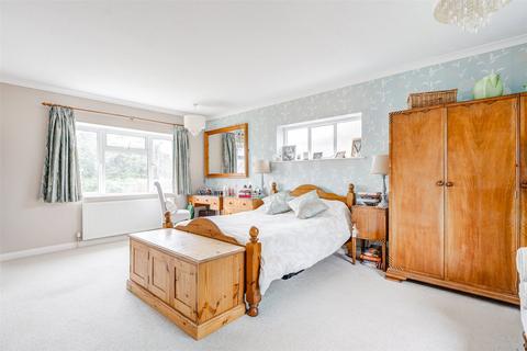 12 Second Avenue, Worthing, BN14 9NX