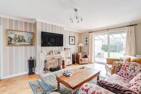 12 Second Avenue, Worthing, BN14 9NX