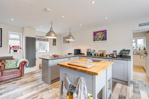 12 Second Avenue, Worthing, BN14 9NX