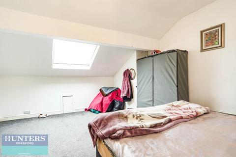 3 bedroom terraced house for sale, Sydenham Place, Peel Park, Bradford, West Yorkshire, BD3 0LA