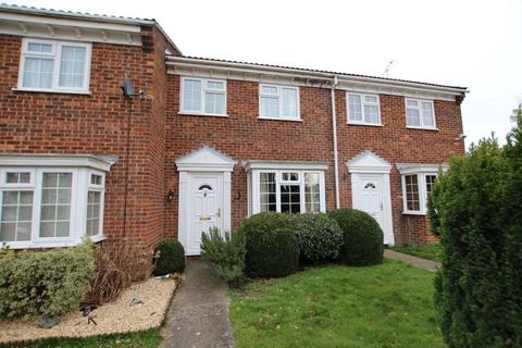 3 bedroom terraced house to rent, Arethusa Way, Woking GU24