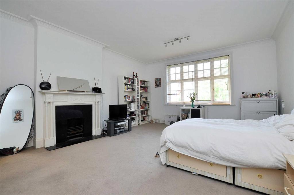 Bracknell-gardens-hampstead-nw3-2