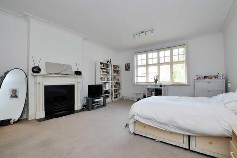 3 bedroom flat for sale, Bracknell Gardens Hampstead NW3