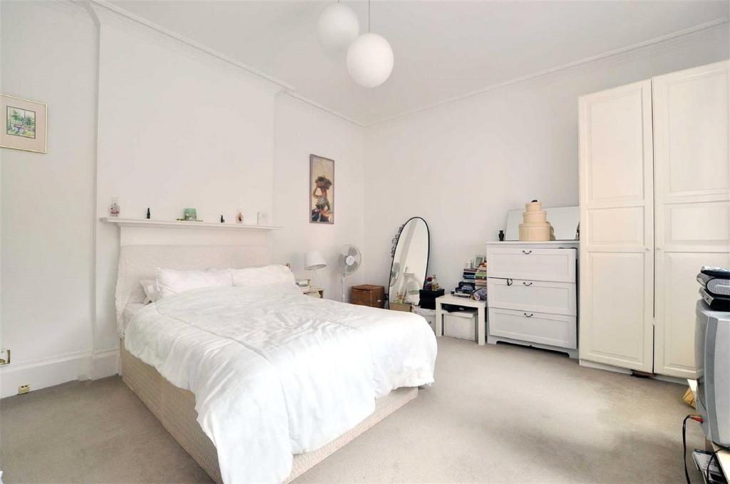 Bracknell-gardens-hampstead-nw3-2