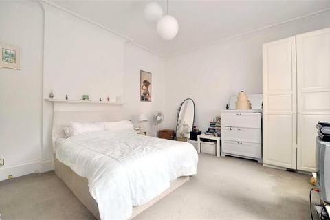 3 bedroom flat for sale, Bracknell Gardens Hampstead NW3