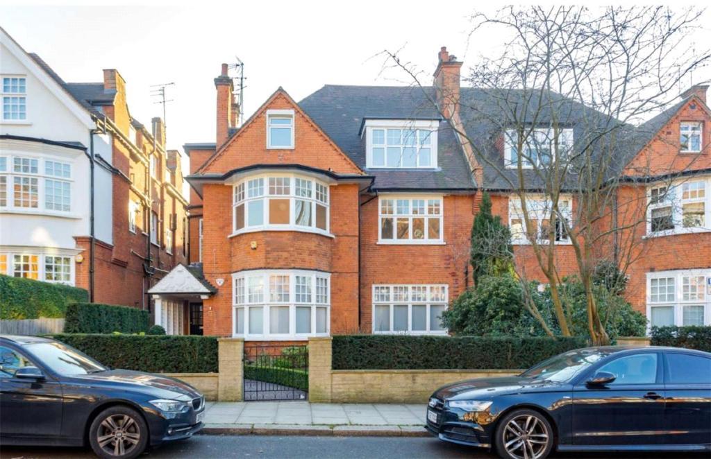 Bracknell-gardens-hampstead-nw3-2