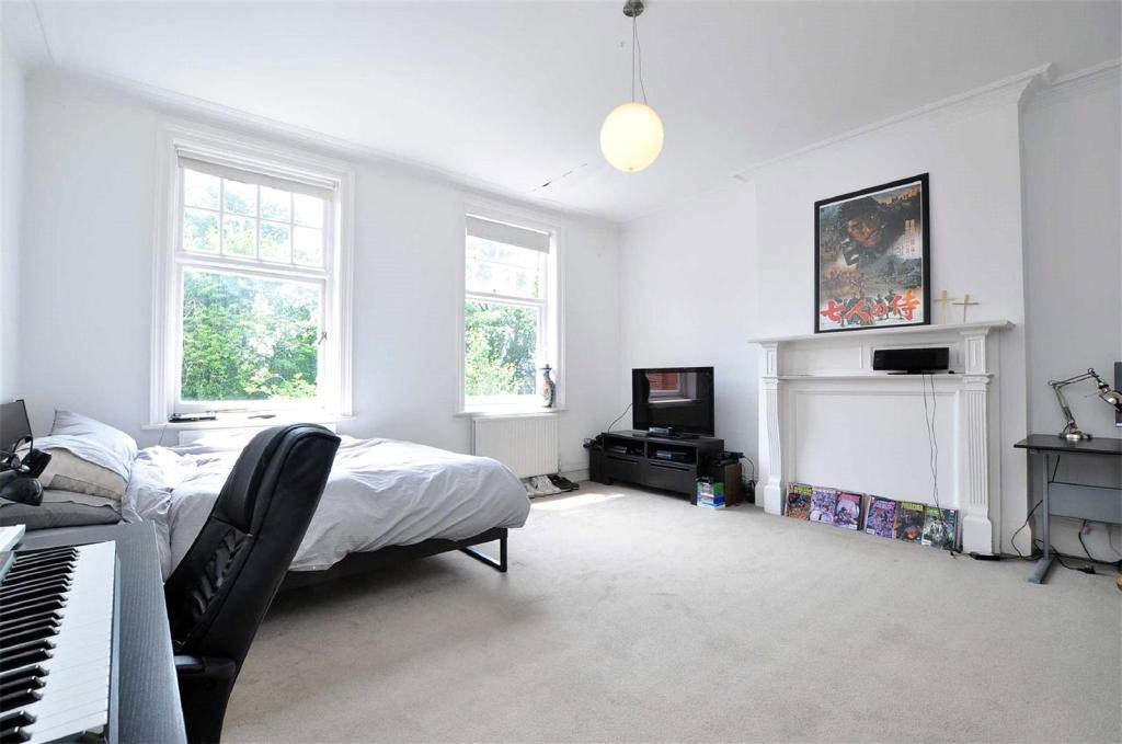 Bracknell-gardens-hampstead-nw3-2