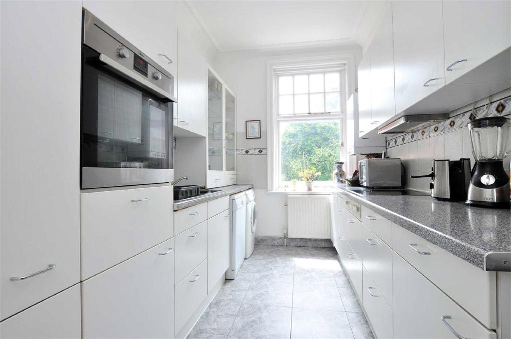 Bracknell-gardens-hampstead-nw3-2