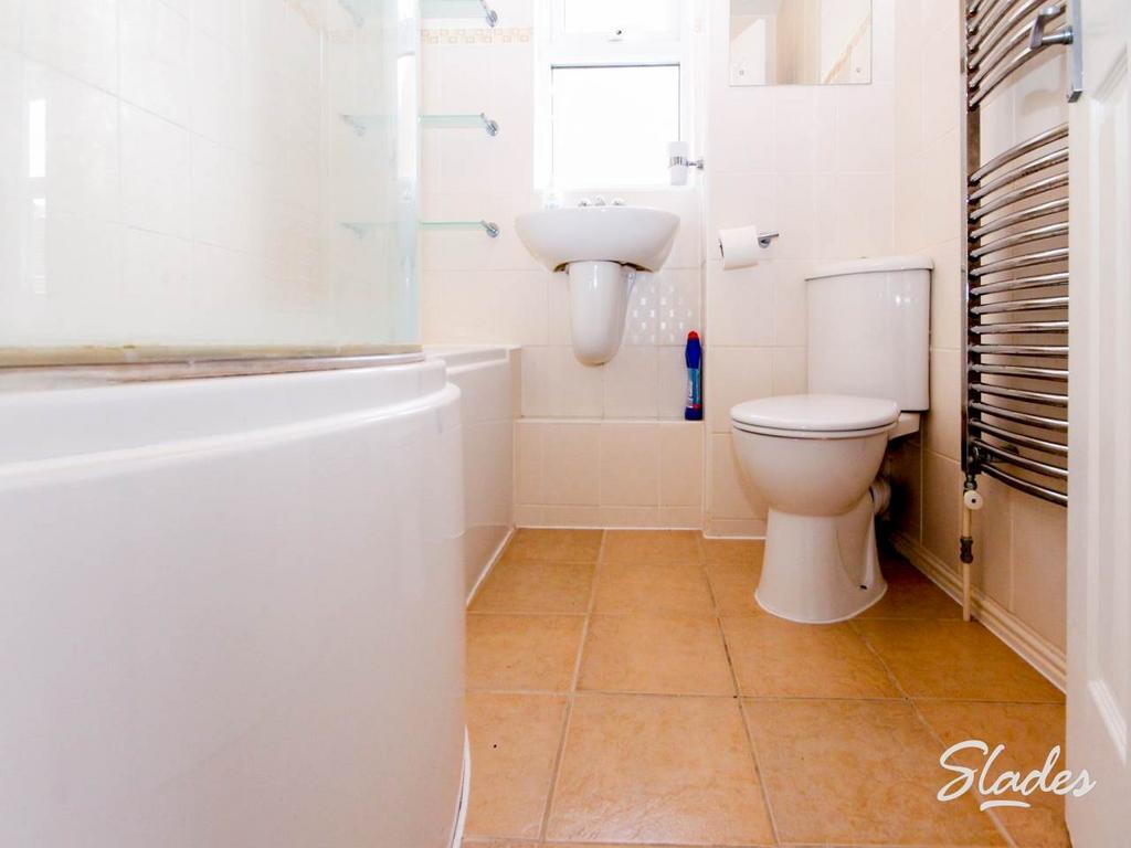 39 Le Pat Close bath