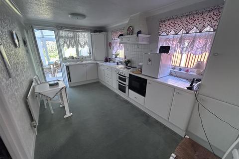 2 bedroom detached bungalow for sale, Vigors Croft, Hatfield