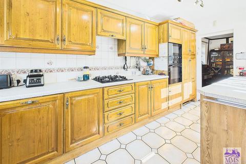 4 bedroom detached bungalow for sale, Cliffe Road, Strood