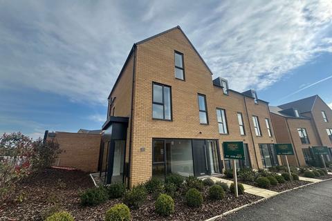 4 bedroom end of terrace house to rent, Roman Road, Corby NN18