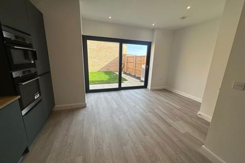 4 bedroom end of terrace house to rent, Roman Road, Corby NN18