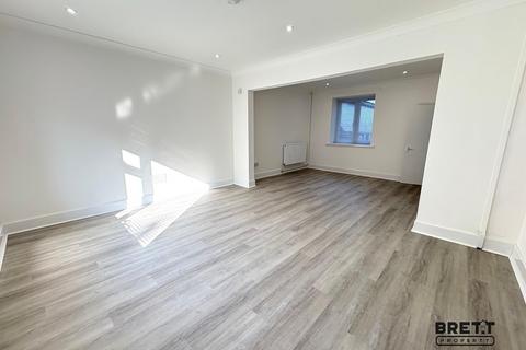 4 bedroom terraced house to rent, 21 Water Street, Pembroke Dock, Pembrokeshire. SA72 6DN
