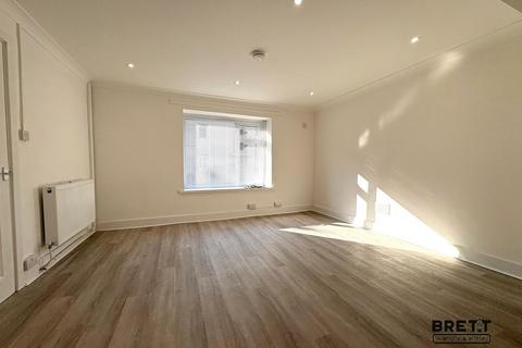 4 bedroom terraced house to rent, 21 Water Street, Pembroke Dock, Pembrokeshire. SA72 6DN