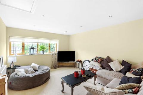 2 bedroom apartment for sale, East Street, Farnham, Surrey, GU9