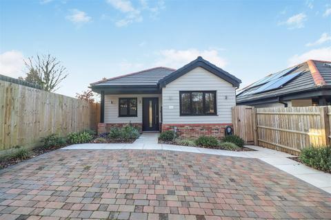3 bedroom detached bungalow for sale, Hall Park Lane, Rushden NN10