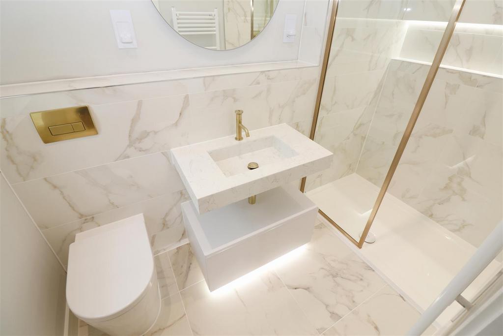 En-suite Shower Room / WC