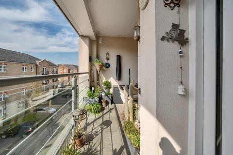 2 bedroom flat for sale, Aylesbury,  Buckinghamshire,  HP21