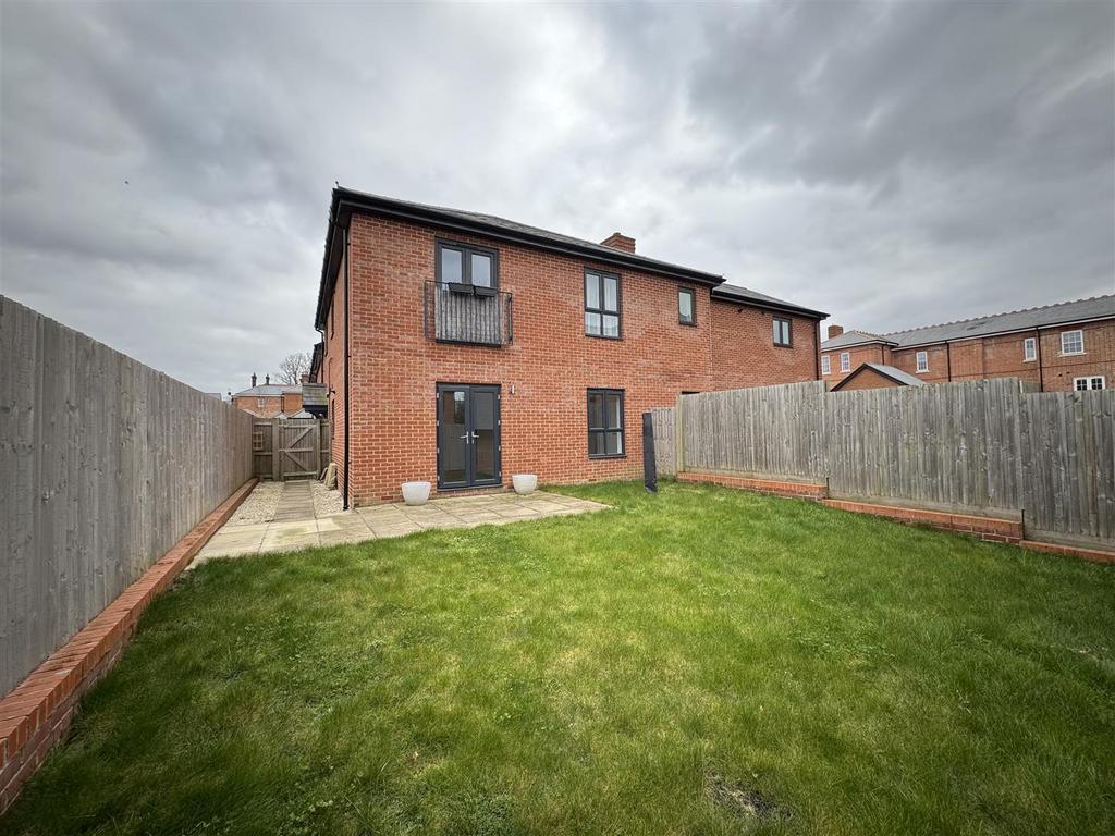 Rear garden pic 2.jpeg