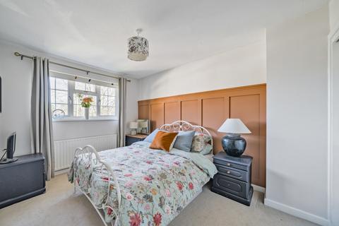 12 Firs Crescent, Kings Worthy, Winchester, SO23 7NF