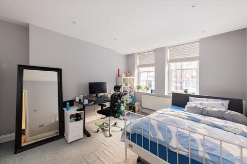 2 bedroom flat for sale, Hanson Street, London, W1W