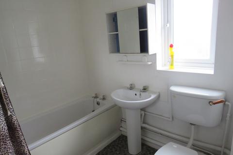 2 bedroom flat for sale, Burket Close, Southall UB2