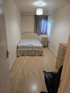 1 bedroom in a flat share to rent, Eastleigh Walk, London SW15