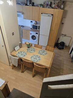 1 bedroom in a flat share to rent, Eastleigh Walk, London SW15