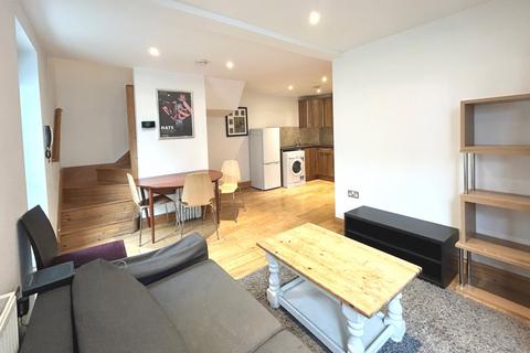 3 bedroom flat to rent, Gloucester Road, Brighton BN1