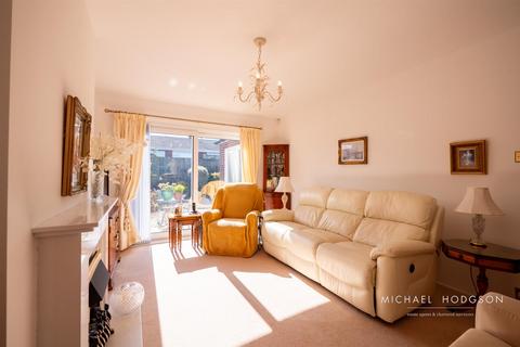 2 bedroom semi-detached bungalow for sale, Kingswood Grove, Hastings  Hill, Sunderland