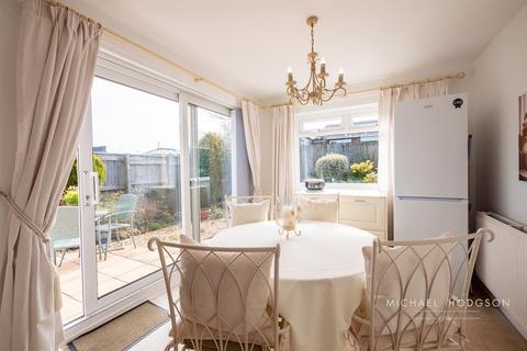 2 bedroom semi-detached bungalow for sale, Kingswood Grove, Hastings  Hill, Sunderland