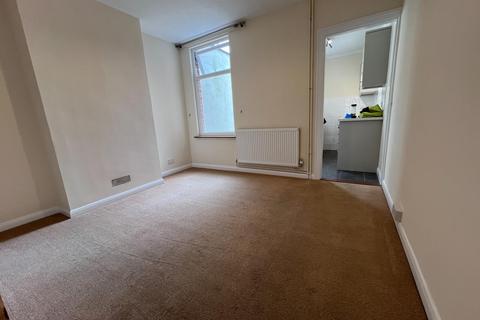 2 bedroom terraced house to rent, Boston Road